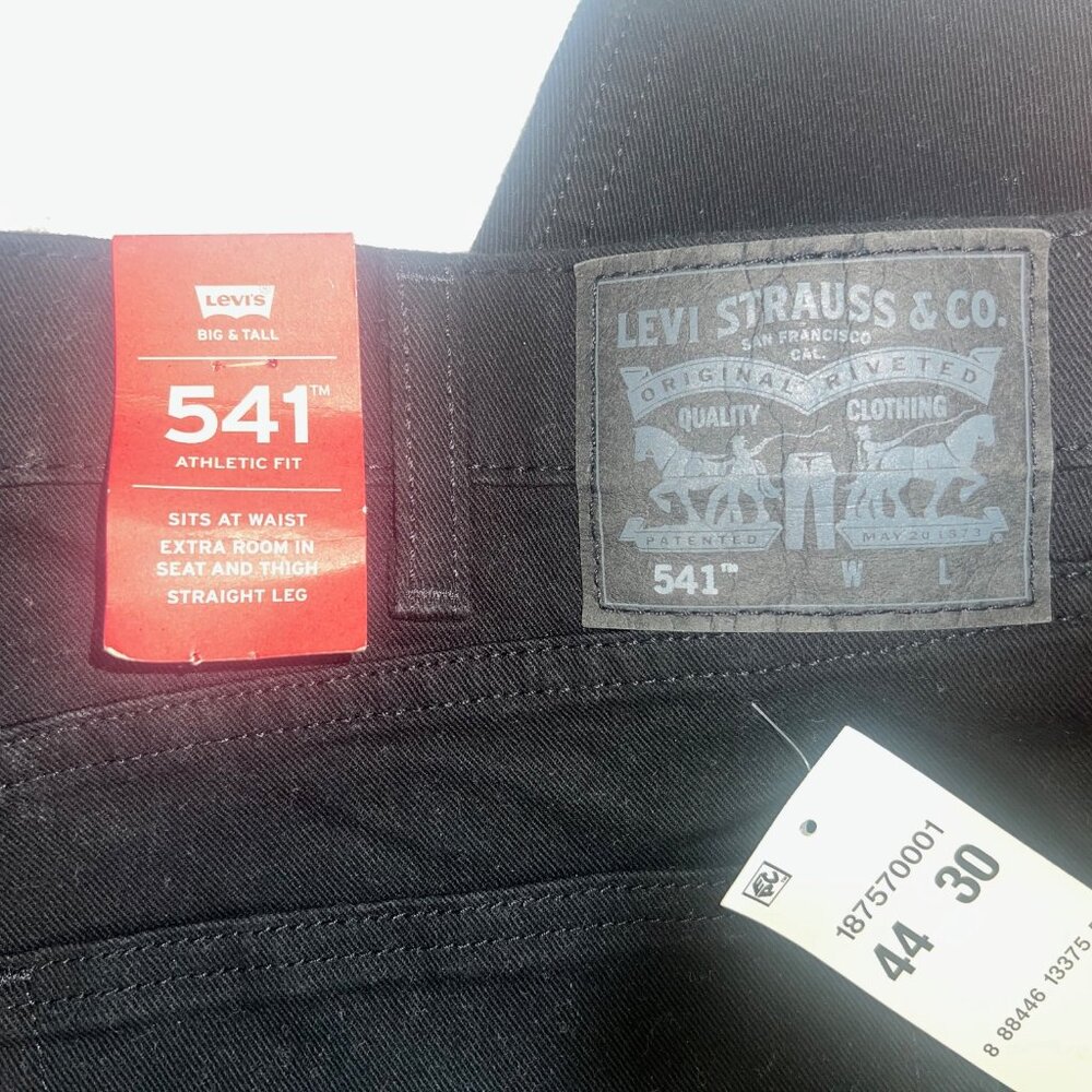 Men's Black Levi's Jeans 44W X 30L NWT